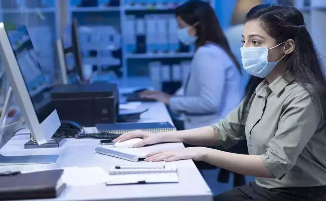 IT Companies: ఆఫీస్కు వచ్చి పనిచేయండి: ఆర్డర్స్ పాస్ చేస్తున్న ఐటీ కంపెనీలు IT Companies: ఆఫీస్కు వచ్చి పనిచేయండి: ఆర్డర్స్ పాస్ చేస్తున్న ఐటీ కంపెనీలు