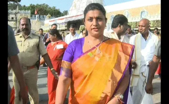 Minister Roja: తిరుమల దర్శనం రూల్స్ని బ్రేక్ చేసిన రోజా.. 30మంది అనుచరులతో.. Minister Roja: తిరుమల దర్శనం రూల్స్ని బ్రేక్ చేసిన రోజా.. 30మంది అనుచరులతో..