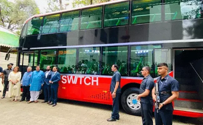 Double Decker Bus: రోడ్డెక్కిన ఎలక్ట్రిక్ డబుల్ డెక్కర్ బస్సు.. దేశంలోనే మొదటిసారి.. Double Decker Bus: రోడ్డెక్కిన ఎలక్ట్రిక్ డబుల్ డెక్కర్ బస్సు.. దేశంలోనే మొదటిసారి..