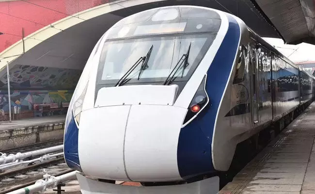 Semi-High-Speed Train: రెండున్నర గంటల్లో బెంగళూరు నుండి హైదరాబాద్కు : త్వరలో సెమీ-హై-స్పీడ్ రైలు Semi-High-Speed Train: రెండున్నర గంటల్లో బెంగళూరు నుండి హైదరాబాద్కు : త్వరలో సెమీ-హై-స్పీడ్ రైలు