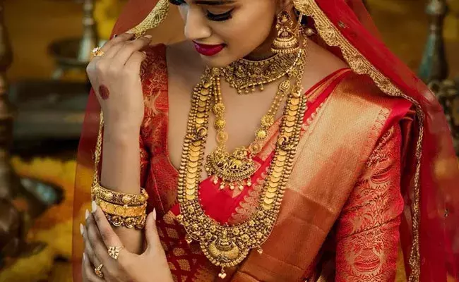 Gold and Silver Rates Today : భారీగా తగ్గిన బంగారం, వెండి ధరలు.. ఈ రోజు మార్కెట్లో ఈ విధంగా..