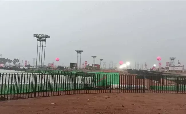 Munugodu : మునుగోడులో వర్షం.. షాక్లో నాయకులు.. Munugodu : మునుగోడులో వర్షం.. షాక్లో నాయకులు..