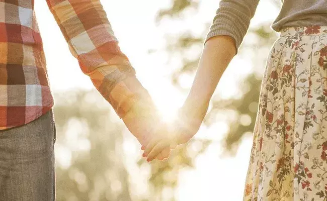 NFHS Survey : శృంగార సంబంధాల్లో పురుషులకంటే మహిళలే ముందున్నారట..