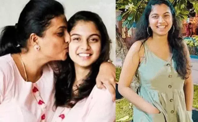 Roja Daughter: హీరోయిన్గా రోజా కూతురు.. స్టార్ హీరో వారసుడితో ఎంట్రీ.. Roja Daughter: హీరోయిన్గా రోజా కూతురు.. స్టార్ హీరో వారసుడితో ఎంట్రీ..