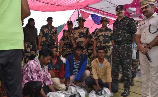 Maoists Surrender : 150 మంది మావోయిస్టు సానుభూతిపరులు సరెండర్