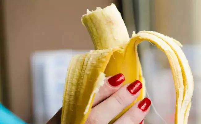 Banana Peel: తొక్కే కదా అని తీసిపారేస్తున్నారా.. ఉపయోగాలు తెలిస్తే.. Banana Peel: తొక్కే కదా అని తీసిపారేస్తున్నారా.. ఉపయోగాలు తెలిస్తే..