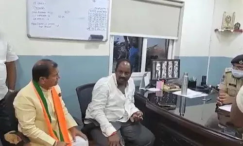 BJP: అరెస్టయిన బీజేపీ కార్యకర్తలకు బెయిల్ మంజూరు.. BJP: అరెస్టయిన బీజేపీ కార్యకర్తలకు బెయిల్ మంజూరు..