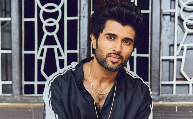 Vijay Devarakonda: అలాంటప్పుడు ఎంత పెద్ద సూపర్ స్టార్ అయినా వేస్ట్ Vijay Devarakonda: అలాంటప్పుడు ఎంత పెద్ద సూపర్ స్టార్ అయినా వేస్ట్