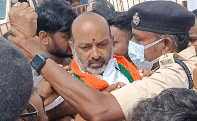 BJP Deeksha: తెలంగాణ వ్యాప్తంగా బీజేపీ నిరసన దీక్ష.. ఉదయం 11 గంటల నుండి.. BJP Deeksha: తెలంగాణ వ్యాప్తంగా బీజేపీ నిరసన దీక్ష.. ఉదయం 11 గంటల నుండి..