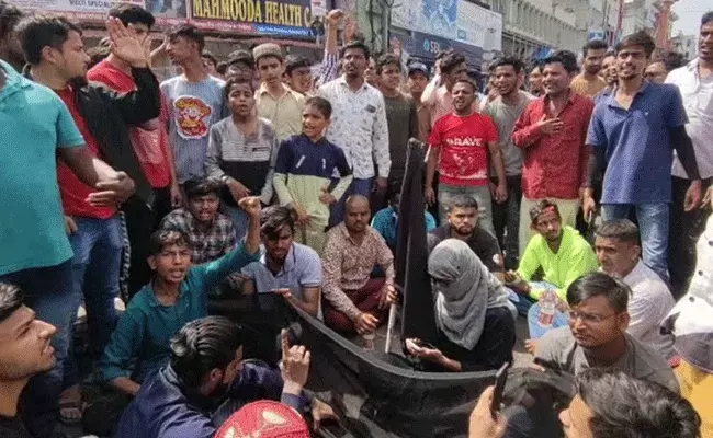 Old City : పోలీసుల నిఘాలో పాత బస్తీ.. రంగంలోకి ర్యాపిడ్ యాక్షన్ ఫోర్స్.. Old City : పోలీసుల నిఘాలో పాత బస్తీ.. రంగంలోకి ర్యాపిడ్ యాక్షన్ ఫోర్స్..