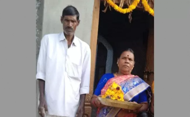 Medak: మెదక్లో డబుల్ మర్డర్ కలకలం.. దంపతులిద్దరినీ దారుణంగా.. Medak: మెదక్లో డబుల్ మర్డర్ కలకలం.. దంపతులిద్దరినీ దారుణంగా..