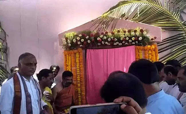 Harish Rao : 561 డబుల్ బెడ్రూమ్ ఇళ్ల పంపిణీ.. Harish Rao : 561 డబుల్ బెడ్రూమ్ ఇళ్ల పంపిణీ..