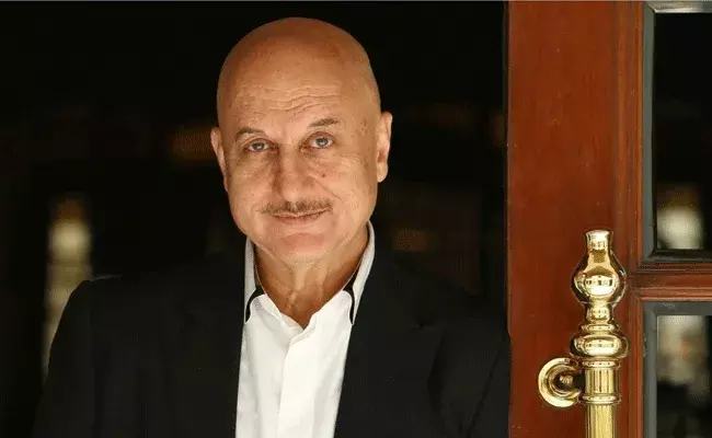 Anupam Kher: బాలీవుడ్.. స్టార్లను అమ్ముతుంది, ప్రేక్షకులను చిన్నచూపు చూస్తుంది