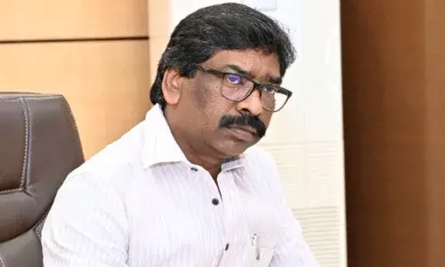 Jharkhand: రాజ్యాంగ సంక్షోభం దిశగా జార్ఖండ్ ప్రభుత్వం.. సీఎంపై అనర్హత వేటు.. Jharkhand: రాజ్యాంగ సంక్షోభం దిశగా జార్ఖండ్ ప్రభుత్వం.. సీఎంపై అనర్హత వేటు..