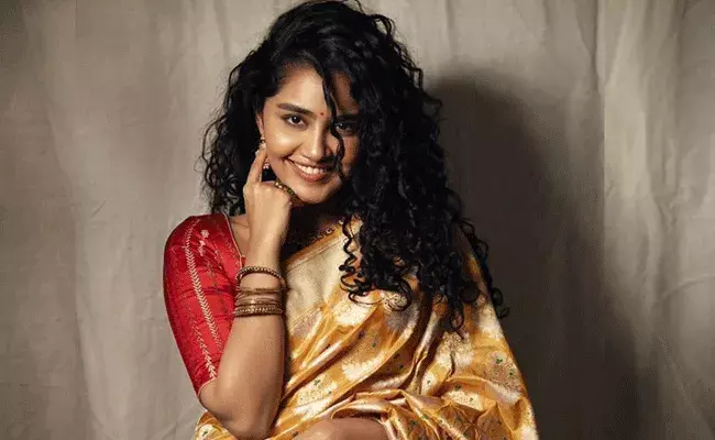 Anupama Parameswaran: హీరోలను పొగుడుతూ.. వారి చుట్టూ తిరగను: అనుపమ
