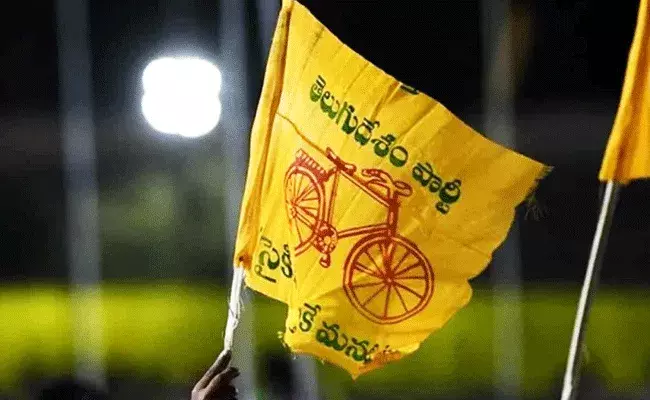 TDP: టీడీపీ సోషల్ మీడియా నిర్వాహకుడు అరెస్ట్.. TDP: టీడీపీ సోషల్ మీడియా నిర్వాహకుడు అరెస్ట్..