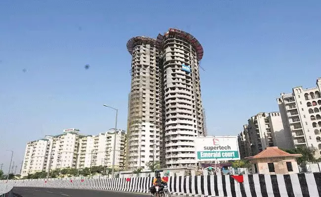 Noida Twin Towers : 103 మీటర్ల ఎత్తైన నోయిడా ట్విన్ టవర్స్ కూల్చడానికి రంగం సిద్ధం.. Noida Twin Towers : 103 మీటర్ల ఎత్తైన నోయిడా ట్విన్ టవర్స్ కూల్చడానికి రంగం సిద్ధం..