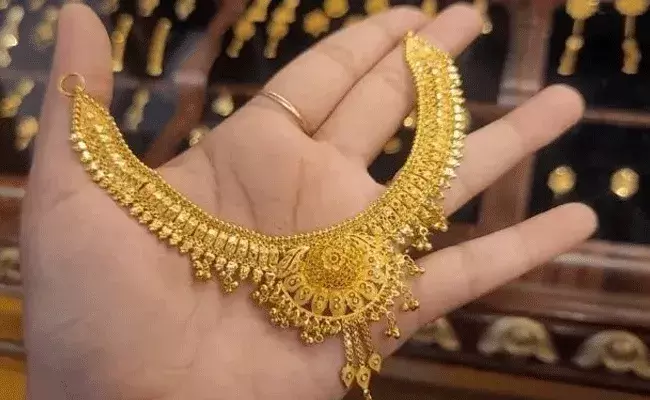 Gold and Silver Rates Today : స్వల్పంగా పెరిగిన బంగారం వెండి ధరలు..