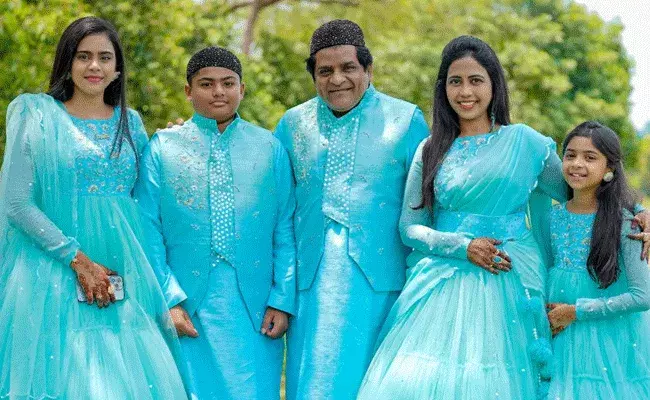 Actor Ali: ఘనంగా అలీ కుమార్తె ఎంగేజ్మెంట్.. వీడియో వైరల్.. Actor Ali: ఘనంగా అలీ కుమార్తె ఎంగేజ్మెంట్.. వీడియో వైరల్..