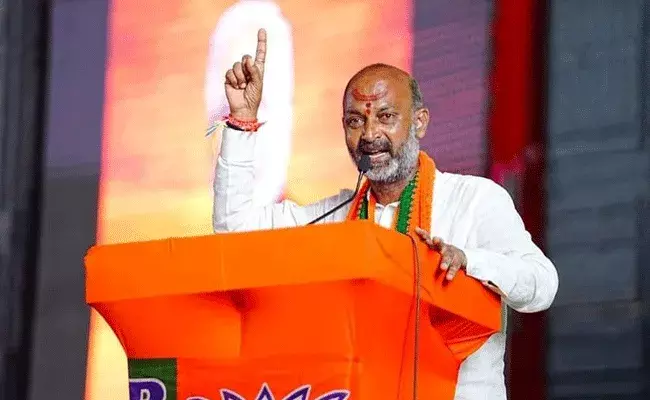 BJP: బండి సంజయ్ ఆధ్వర్యంలో బీజేపీలో చేరిన సాఫ్ట్వేర్ ఉద్యోగులు.. BJP: బండి సంజయ్ ఆధ్వర్యంలో బీజేపీలో చేరిన సాఫ్ట్వేర్ ఉద్యోగులు..