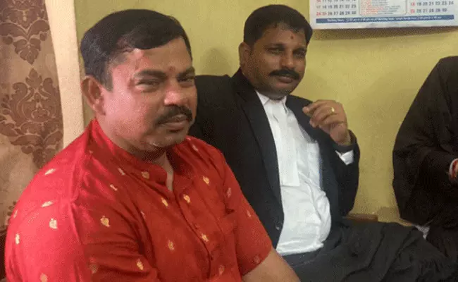 Raja Singh Lawyer : నాకు ప్రాణహాని ఉంది.. ఒకసారి హత్యాయత్నం కూడా జరిగింది : రాజా సింగ్ లాయర్ కరుణసాగర్ Raja Singh Lawyer : నాకు ప్రాణహాని ఉంది.. ఒకసారి హత్యాయత్నం కూడా జరిగింది : రాజా సింగ్ లాయర్ కరుణసాగర్