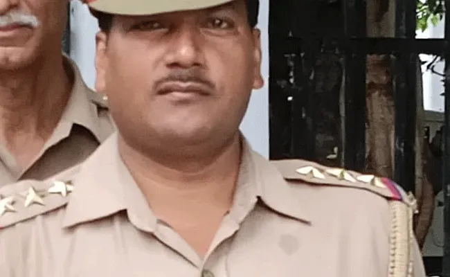 Uttar Pradesh: రేప్కు గురైన బాలిక.. సాయం కోసం వచ్చిన తల్లిపై పోలీస్ అత్యాచారం.. Uttar Pradesh: రేప్కు గురైన బాలిక.. సాయం కోసం వచ్చిన తల్లిపై పోలీస్ అత్యాచారం..