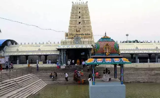 Ganesh Chaturthi: గణేష్ చతుర్థి స్పెషల్: మహిమాన్వితుడు.. కాణిపాకం వినాయకుడు Ganesh Chaturthi: గణేష్ చతుర్థి స్పెషల్: మహిమాన్వితుడు.. కాణిపాకం వినాయకుడు