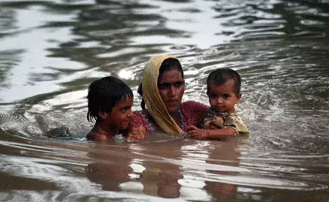 Pakistan Floods : వరదలతో పాకిస్థాన్‌లో వెయ్యి మందికి పైగా మృతి.. ఆదుకోనున్న భారత్..