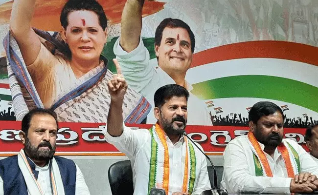 Congress Munugode: మునుగోడులో వెనకబడిన కాంగ్రెస్.. అభ్యర్థి ప్రకటన వాయిదా.. Congress Munugode: మునుగోడులో వెనకబడిన కాంగ్రెస్.. అభ్యర్థి ప్రకటన వాయిదా..