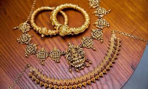 Gold and Silver Rates Today: స్వల్పంగా పెరిగిన బంగారం, వెండి ధరలు..