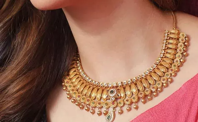 Gold and Silver Rates Today : తగ్గిన బంగారం, పెరిగిన వెండి ధరలు.. ఈ రోజు మార్కెట్లో ఈ విధంగా..