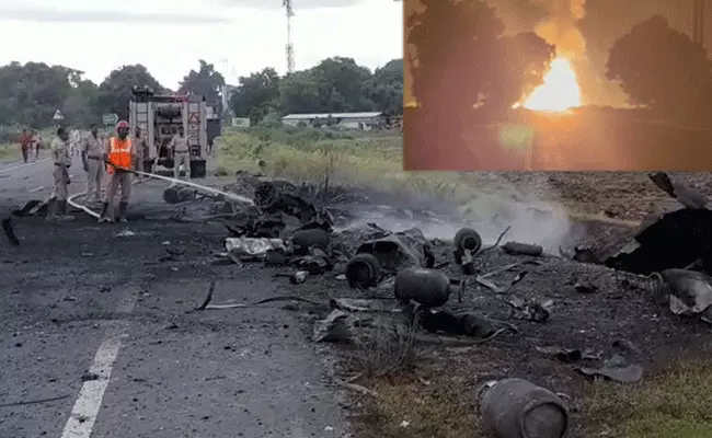 Ongole : లారీలో 300 గ్యాస్ సిలిండర్లు బ్లాస్ట్.. Ongole : లారీలో 300 గ్యాస్ సిలిండర్లు బ్లాస్ట్..