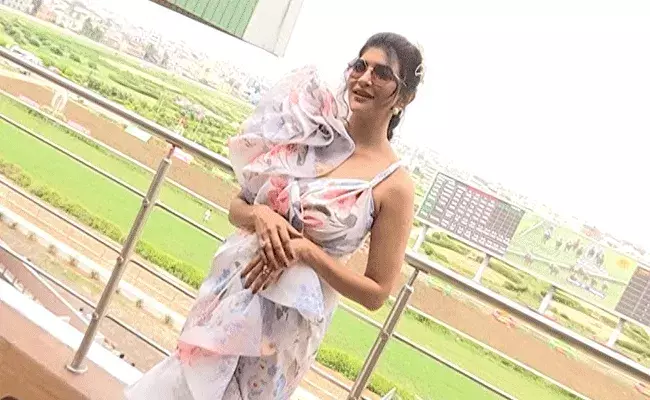 Manchu Lakshmi : గుర్రపు పందాలను బెట్టింగ్ గేమ్‌గా కాదు.. జాతీయ క్రీడగా చూడాలి : మంచు లక్ష్మీ