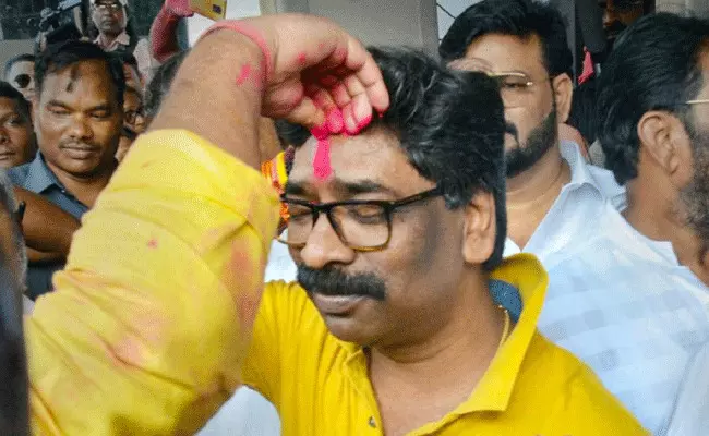 Hemant Soren : బల పరీక్షలో నెగ్గిన హేమంత్ సోరెన్.. Hemant Soren : బల పరీక్షలో నెగ్గిన హేమంత్ సోరెన్..