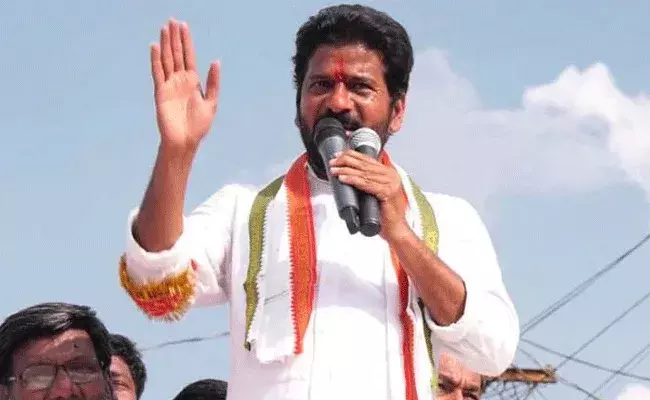Revanth Reddy : కేసీఆర్ కుటుంబ సభ్యుల ఇంట్లో ఈడీ దాడులు ఎందుకు జరగడం లేదు : రేవంత్ రెడ్డి Revanth Reddy : కేసీఆర్ కుటుంబ సభ్యుల ఇంట్లో ఈడీ దాడులు ఎందుకు జరగడం లేదు : రేవంత్ రెడ్డి
