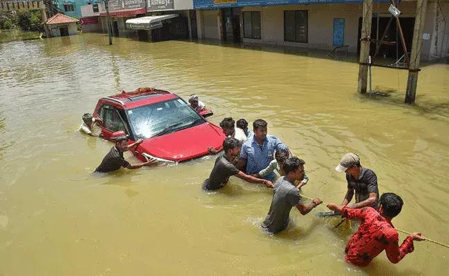 Bangalore Rains : జలదిగ్బందంలో బెంగళూరు..