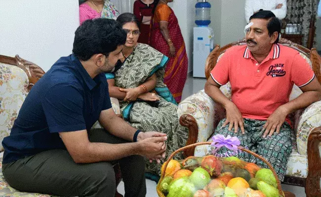 Lokesh : చెన్నుపాటి గాంధీని పరామర్శించిన నారా లోకేష్