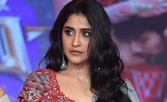 Regina: ప్రెస్మీట్లో రెజీనా ఫైర్.. అందర్నీ ఇలాగే ప్రశ్నిస్తారా అంటూ.. Regina: ప్రెస్మీట్లో రెజీనా ఫైర్.. అందర్నీ ఇలాగే ప్రశ్నిస్తారా అంటూ..