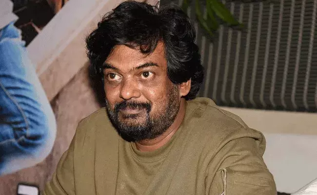 Puri Jagannadh : లైగర్ ఎఫెక్ట్.. లగ్జరీ ఫ్లాట్ను ఖాళీ చేసిన పూరీ.. Puri Jagannadh : లైగర్ ఎఫెక్ట్.. లగ్జరీ ఫ్లాట్ను ఖాళీ చేసిన పూరీ..