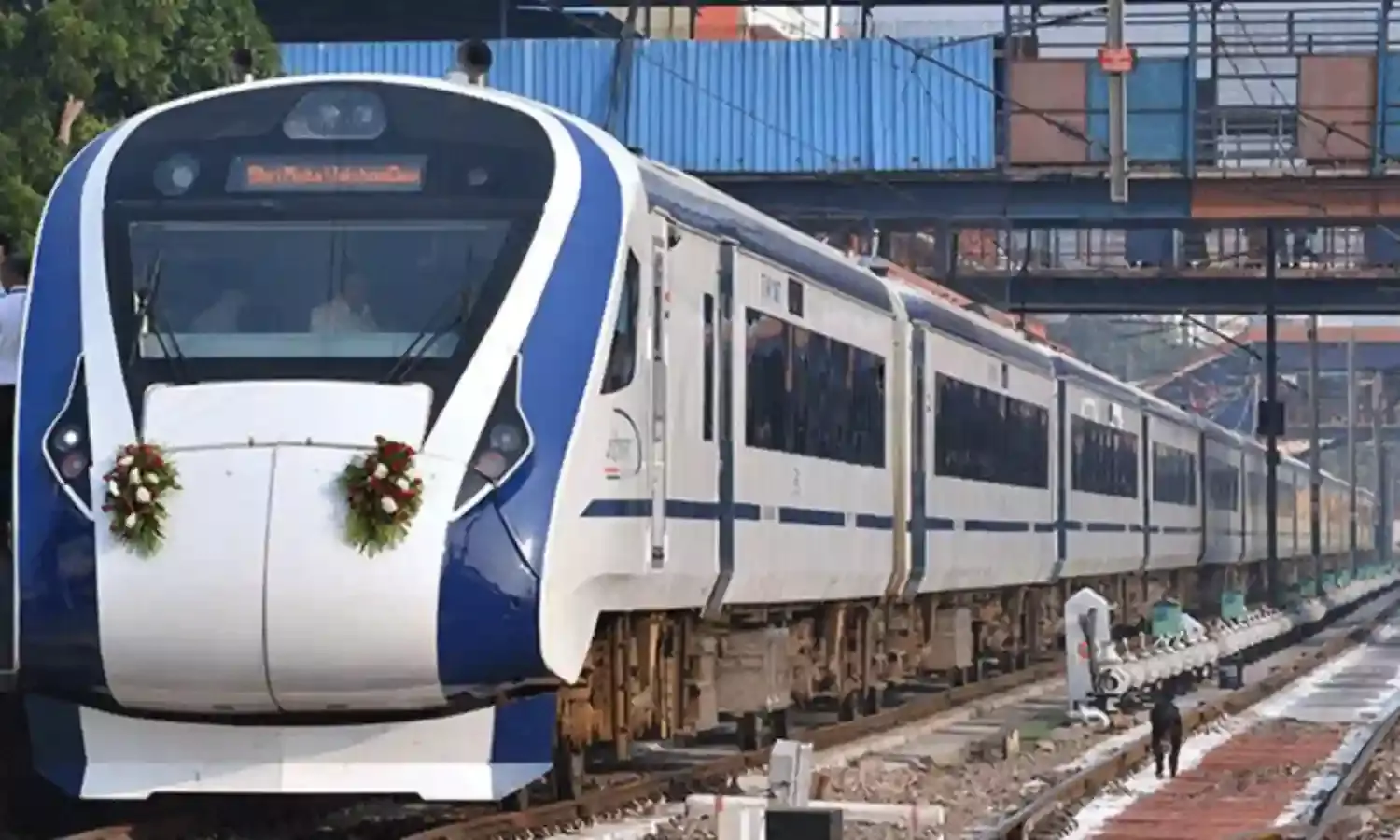 Vande Bharat Express : త్వరలో హైస్పీడ్ వందే భారత్ ఎక్స్‌ప్రెస్ ట్రైన్లు.. గంటకు 180 కిలోమీటర్లు..