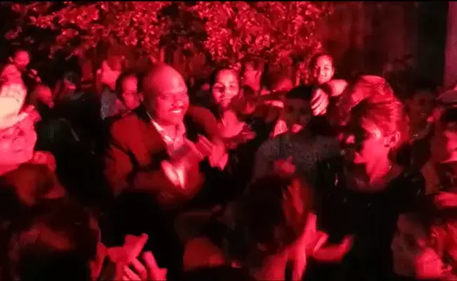 Nizamabad VC Dance : అర్థరాత్రి విద్యార్ధినులతో కలిసి చిందేసిన వైస్ చాన్స్లర్.. Nizamabad VC Dance : అర్థరాత్రి విద్యార్ధినులతో కలిసి చిందేసిన వైస్ చాన్స్లర్..