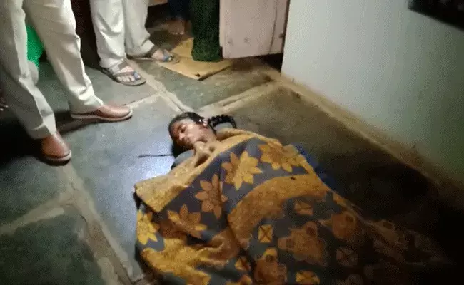 Anantapuram : మరో పరువు హత్య.. కూతుర్ని దారుణంగా.. Anantapuram : మరో పరువు హత్య.. కూతుర్ని దారుణంగా..