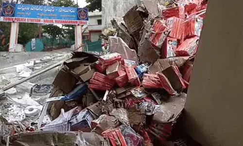 Police Station Fire Accident : సాలూరు పోలీస్ స్టేషన్లో అగ్ని ప్రమాదం.. Police Station Fire Accident : సాలూరు పోలీస్ స్టేషన్లో అగ్ని ప్రమాదం..