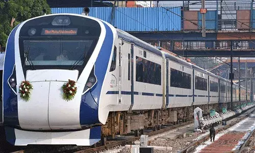 Vande Bharat Express : త్వరలో హైస్పీడ్ వందే భారత్ ఎక్స్ప్రెస్ ట్రైన్లు.. గంటకు 180 కిలోమీటర్లు.. Vande Bharat Express : త్వరలో హైస్పీడ్ వందే భారత్ ఎక్స్ప్రెస్ ట్రైన్లు.. గంటకు 180 కిలోమీటర్లు..