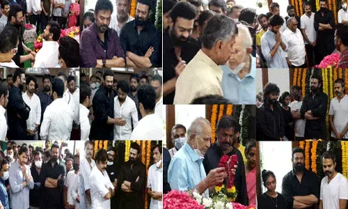 Krishnam Raju : కృష్ణంరాజు భౌతికకాయానికి ప్రముఖుల నివాళి.. Krishnam Raju : కృష్ణంరాజు భౌతికకాయానికి ప్రముఖుల నివాళి..