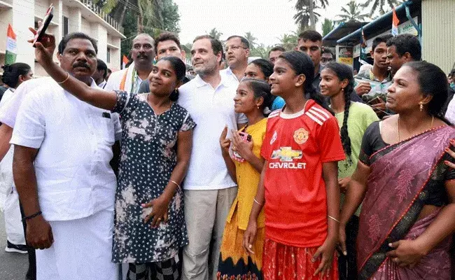 Rahul Gandhi : చిన్నారులతో కలిసి రాహుల్ భారత్ జోడో యాత్ర Rahul Gandhi : చిన్నారులతో కలిసి రాహుల్ భారత్ జోడో యాత్ర