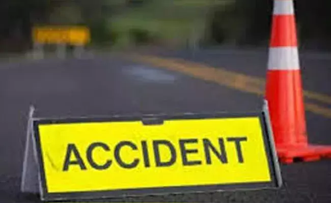 Crime: ఘోర రోడ్డు ప్రమాదం.. నవదంపతులతో సహా.. Crime: ఘోర రోడ్డు ప్రమాదం.. నవదంపతులతో సహా..