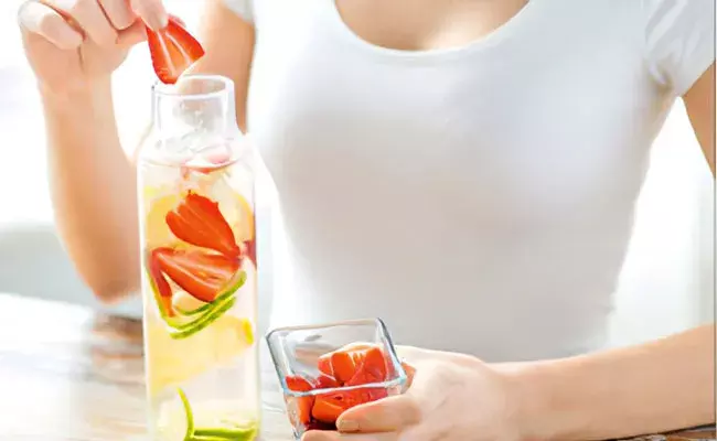 Weight Loss Drinks: వాటర్తో వెయిట్ లాస్.. వండర్ఫుల్ ఐడియా బాస్.. Weight Loss Drinks: వాటర్తో వెయిట్ లాస్.. వండర్ఫుల్ ఐడియా బాస్..
