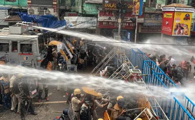 West Bengal : బెంగాల్ సెక్రటేరియట్‌ వద్ద ఉద్రిక్తత..