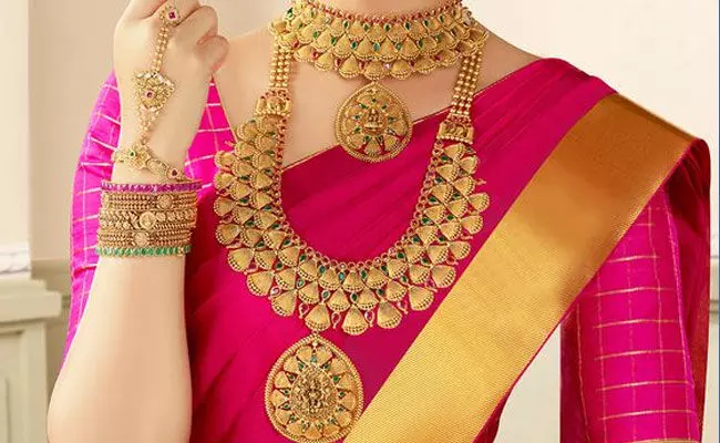 Gold and Silver Rates Today : తగ్గిన బంగారం, పెరిగిన వెండి ధరలు.. ఈ రోజు మార్కెట్లో ఈ విధంగా.. Gold and Silver Rates Today : తగ్గిన బంగారం, పెరిగిన వెండి ధరలు.. ఈ రోజు మార్కెట్లో ఈ విధంగా..